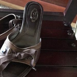 Tod’ kitten heel slip on sandals. EUC. Sz. 7